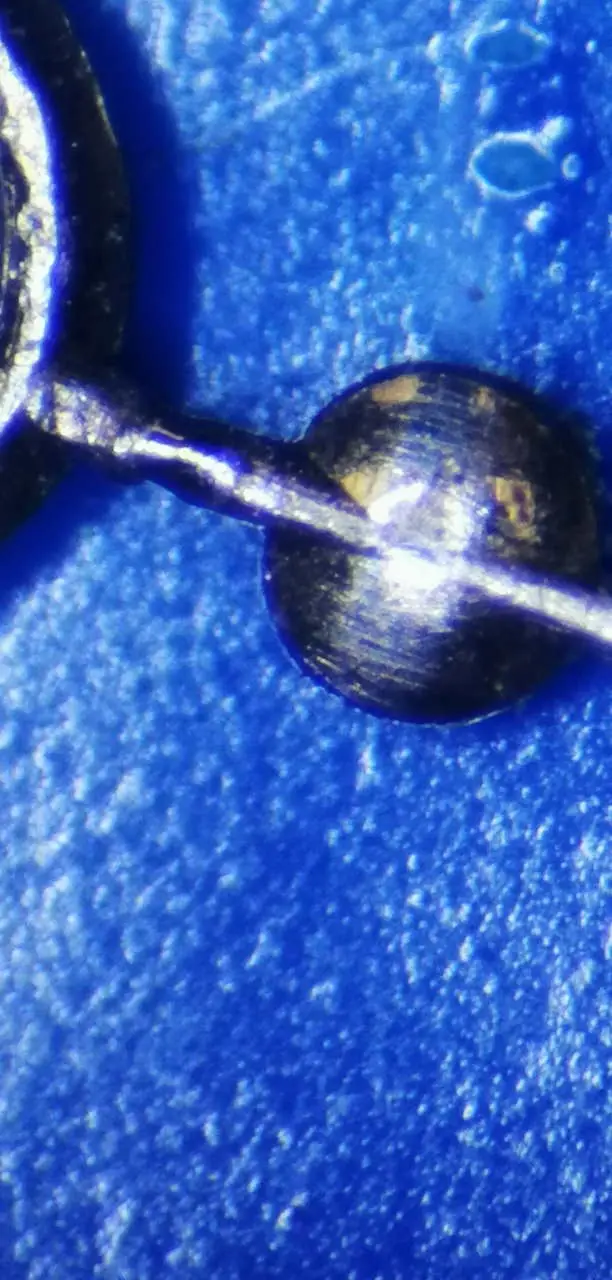 Arbeitsbeispiel einer präzisen Reparatur oder Laserschweißarbeit