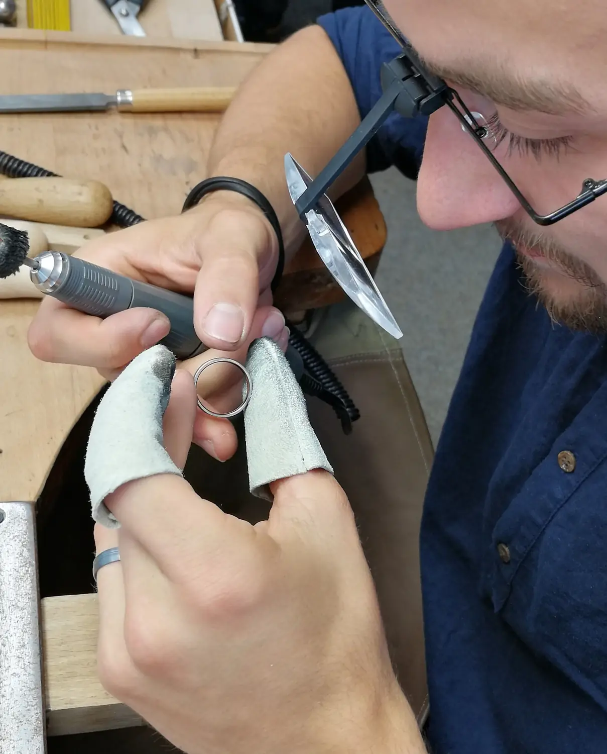 Einblick in einen Trauringkurs im Atelier Andreas Jordan